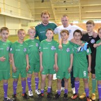Профессиональные спортсмены Свердловской области сыграли в футбольном турнире с детьми из детских домов